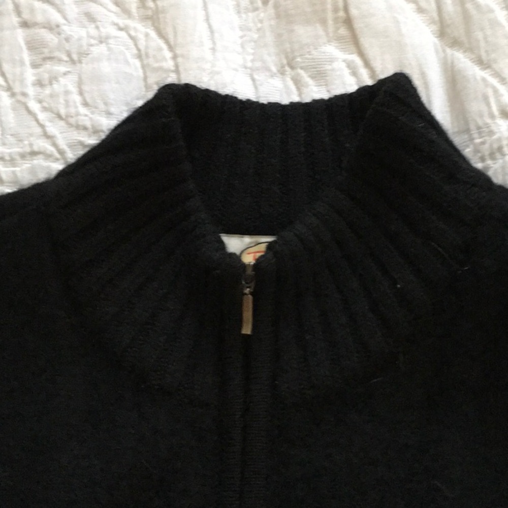 Vest - Picture 3 of 4